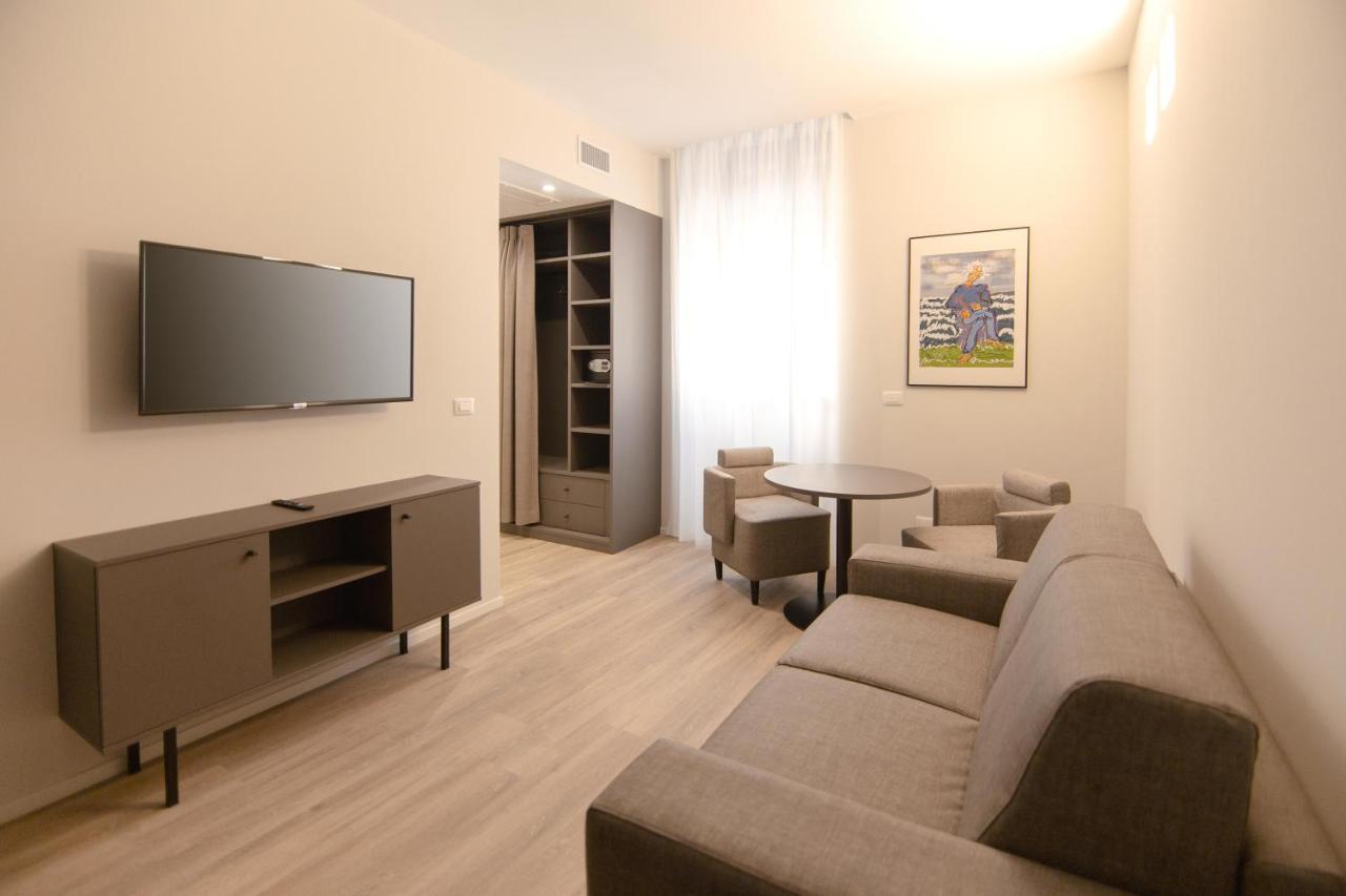 Palazzo Bellocchi - Suites & Apartments Brindisi Exterior foto