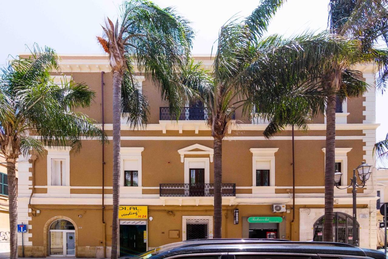 Palazzo Bellocchi - Suites & Apartments Brindisi Exterior foto