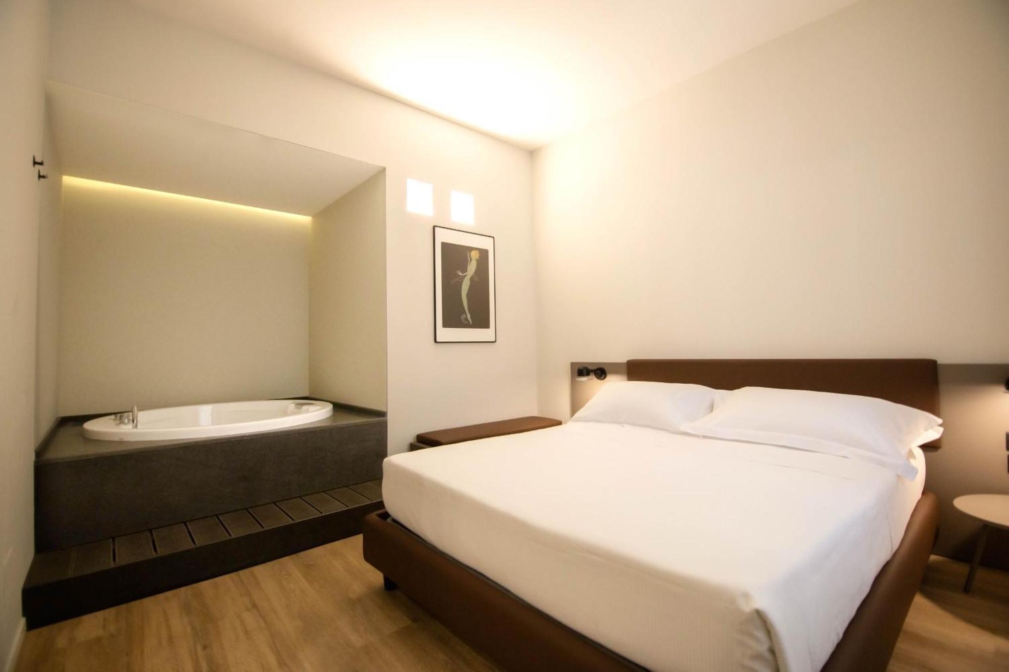 Palazzo Bellocchi - Suites & Apartments Brindisi Zimmer foto